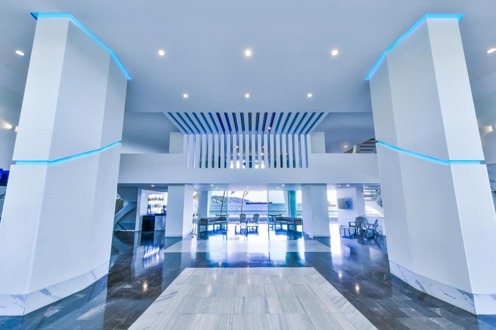 Krystal Hotel 3*